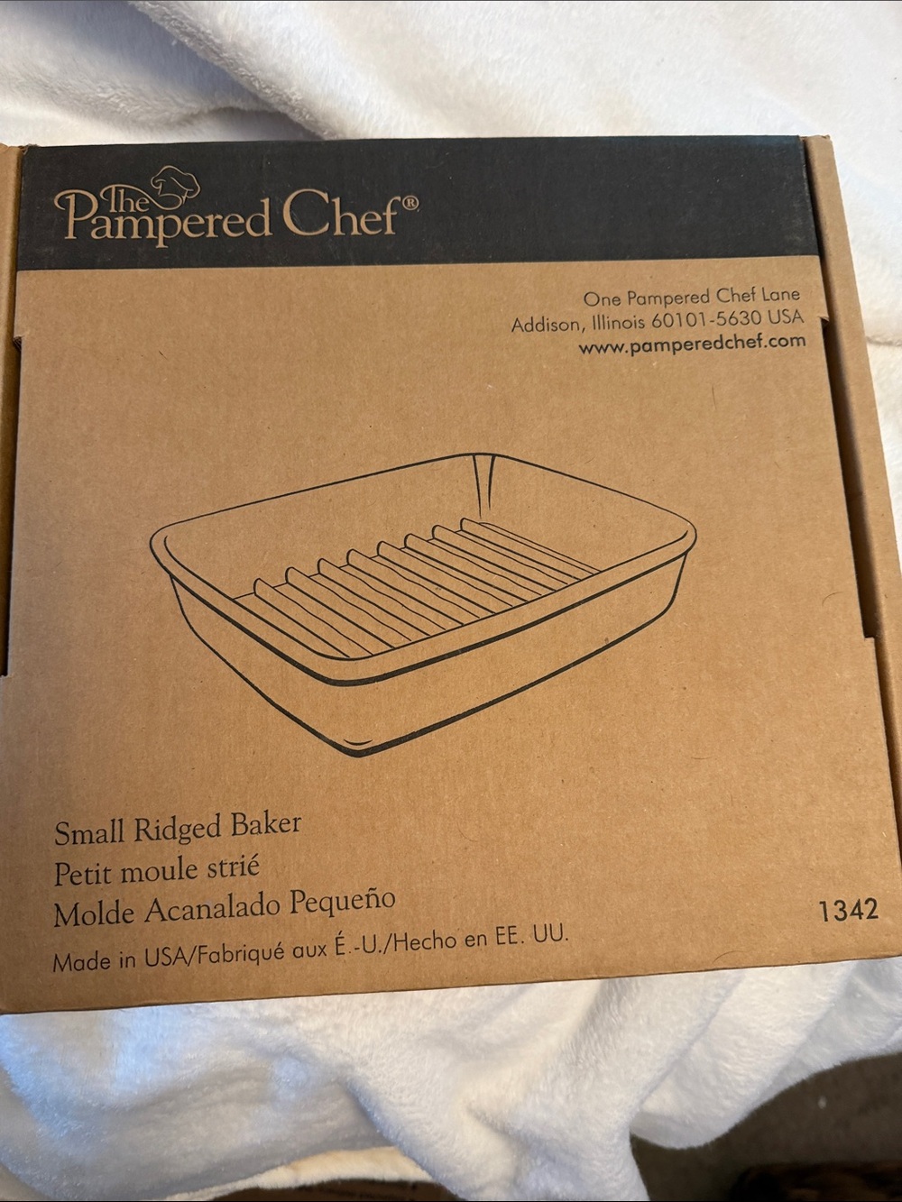 RETIRED The Pampered Chef Small Ridged Baker- #1342 NEW IN ORIGINAL BOX!